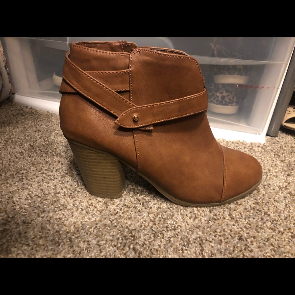 Size 8.5 Lauren Conrad Cognac booties